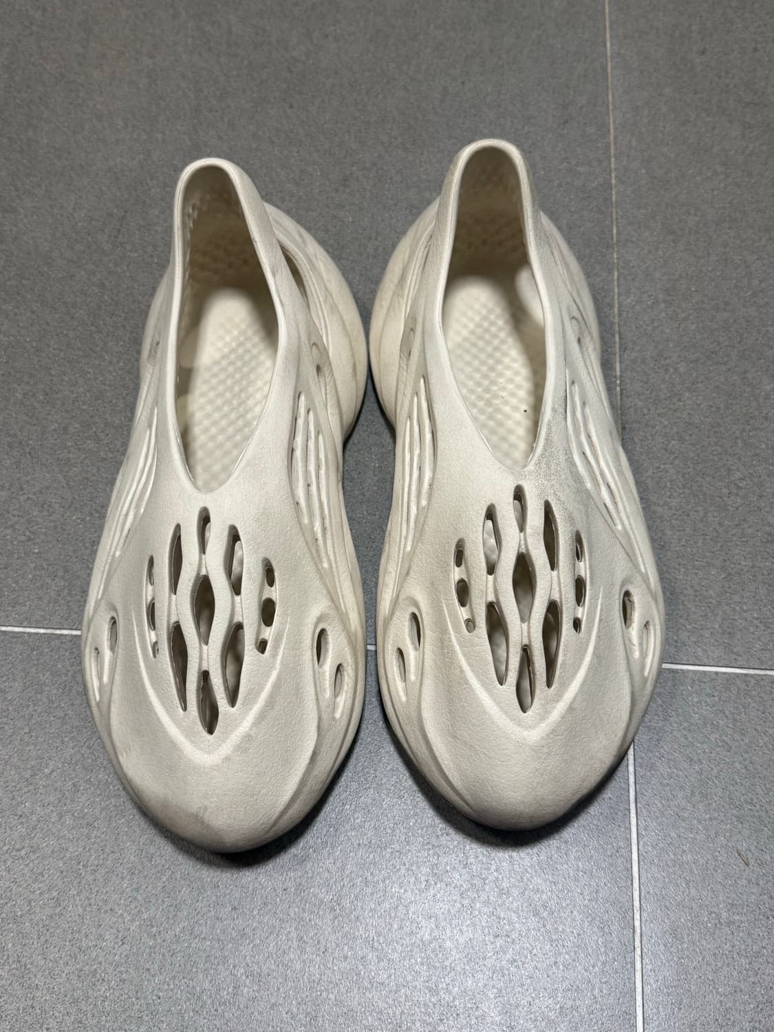 아디다스 이지폼 러너 샌드 240 상품이미지1