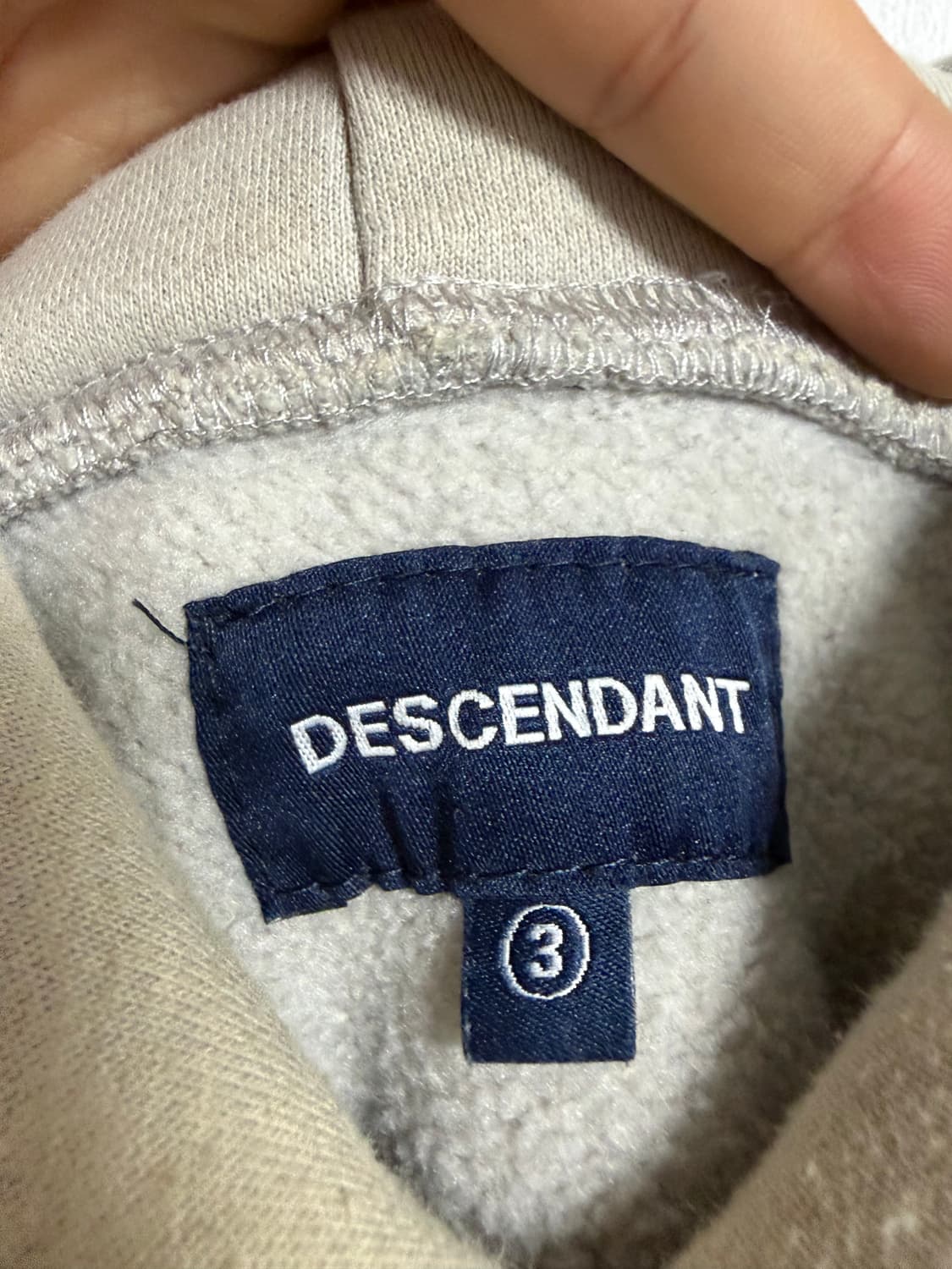 디센던트 후드티 상품이미지3