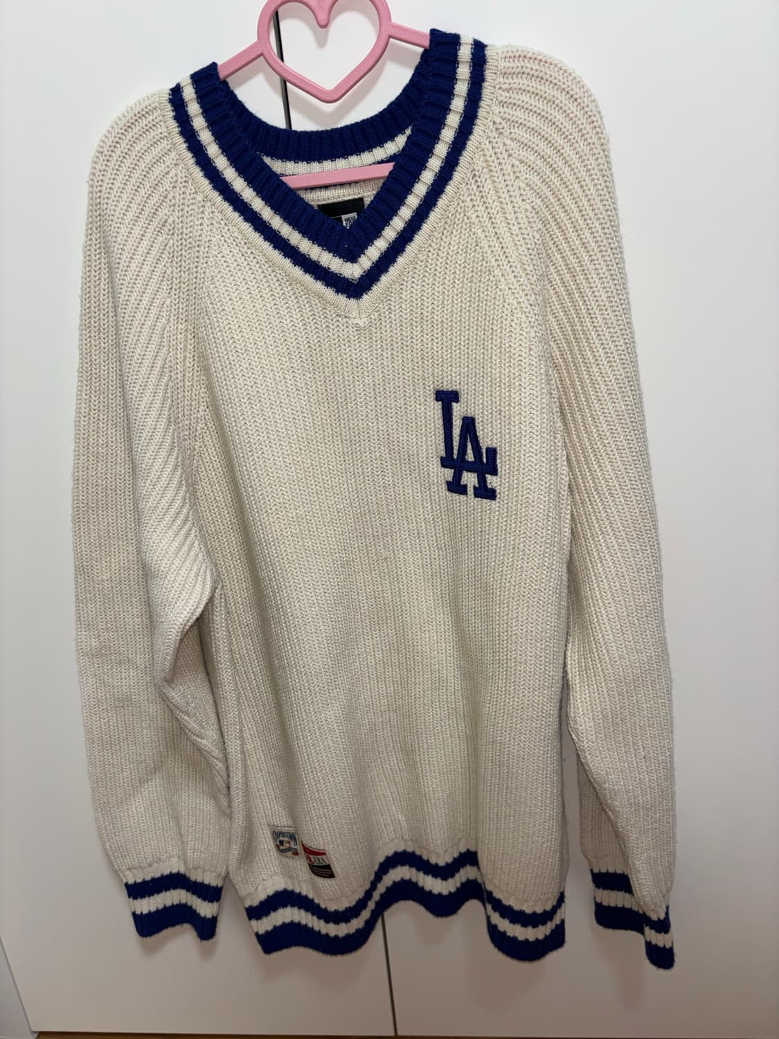 MLB 브이넥 배색 니트 상품이미지2