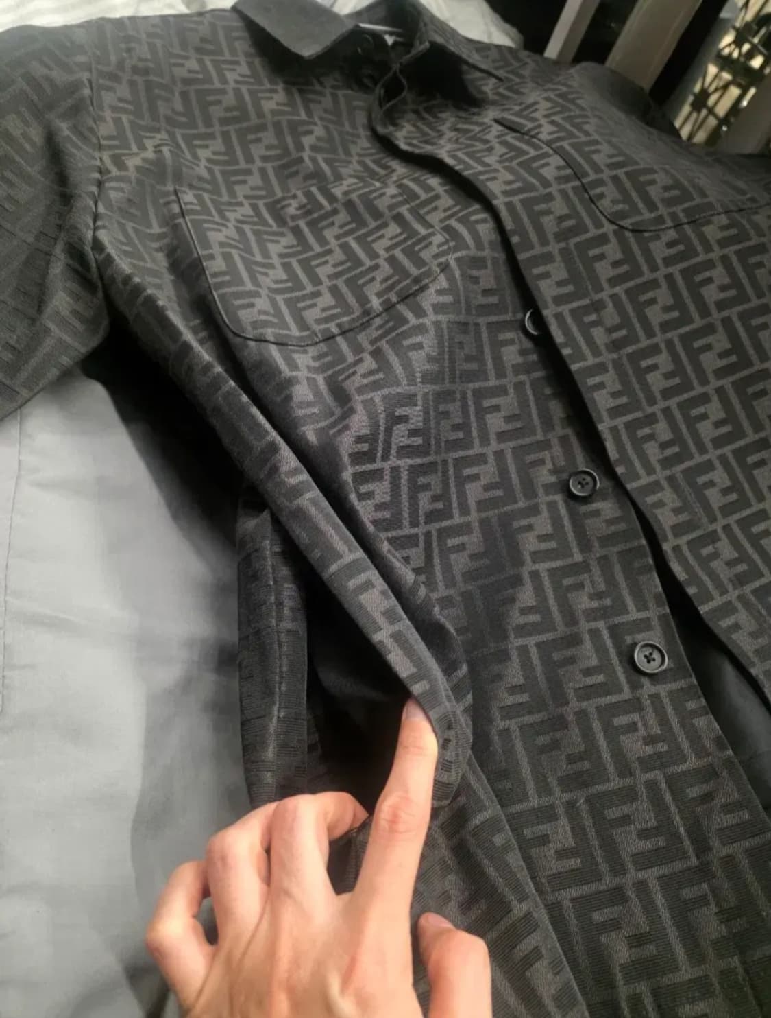 [300만원]펜디 자카드 오버셔츠 자켓 블랙 팝니다 상품이미지4
