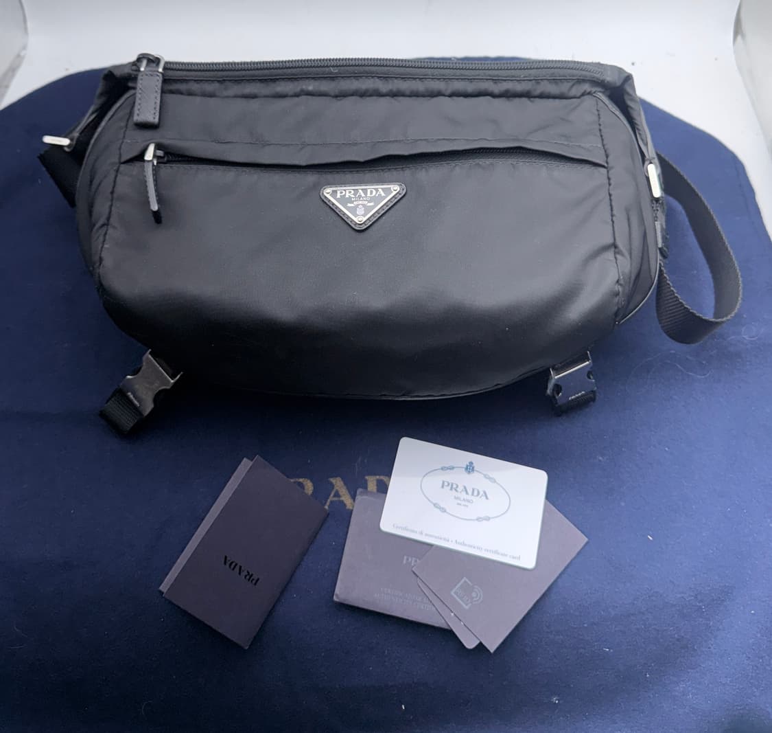 정품)프라다 바이커백 상품이미지1