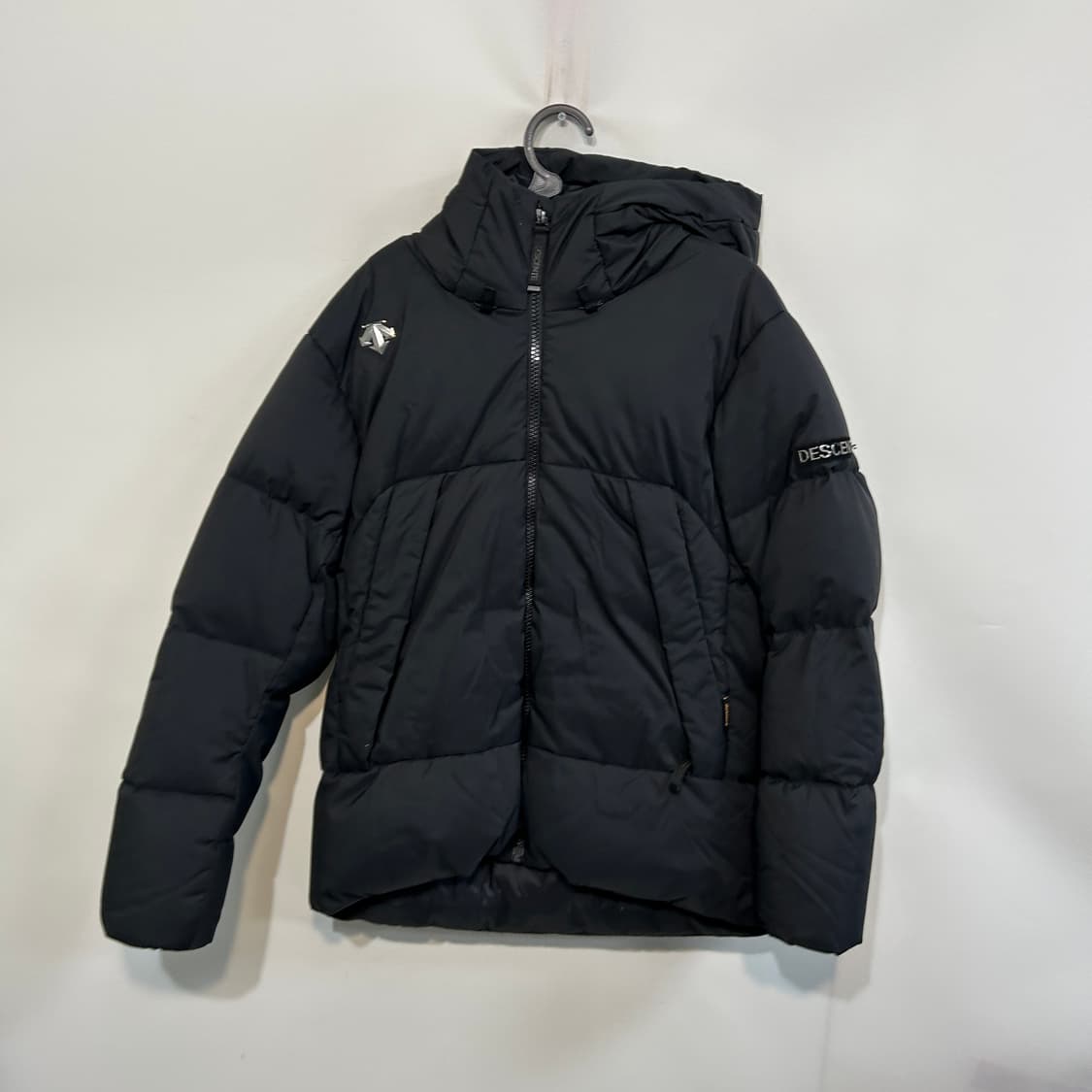 데상트 남성 스키트래블 볼륨 다운 패딩 100 블랙 빵빵함 상품이미지1