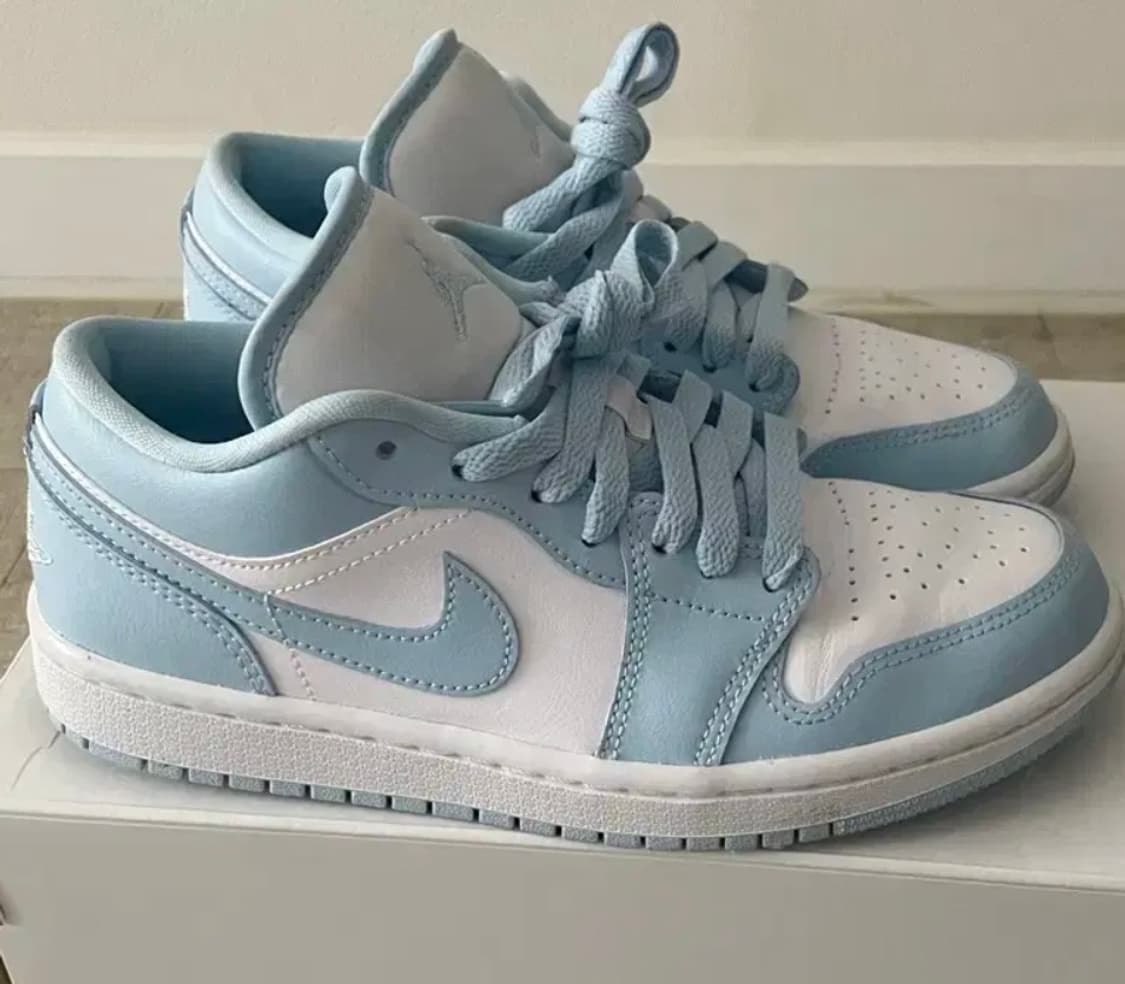 나이키 조던 1 로우 화이트 아이스 블루 스우시 상품이미지3