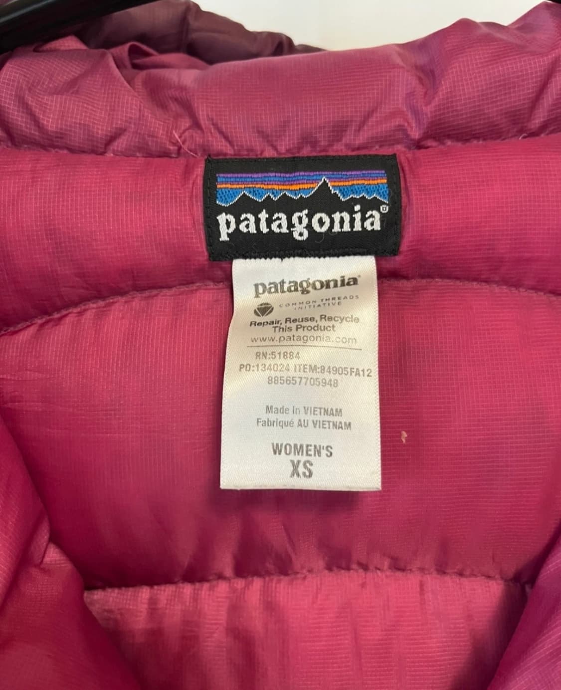 파타고니아 경량패딩 버건디 계열  상품이미지4