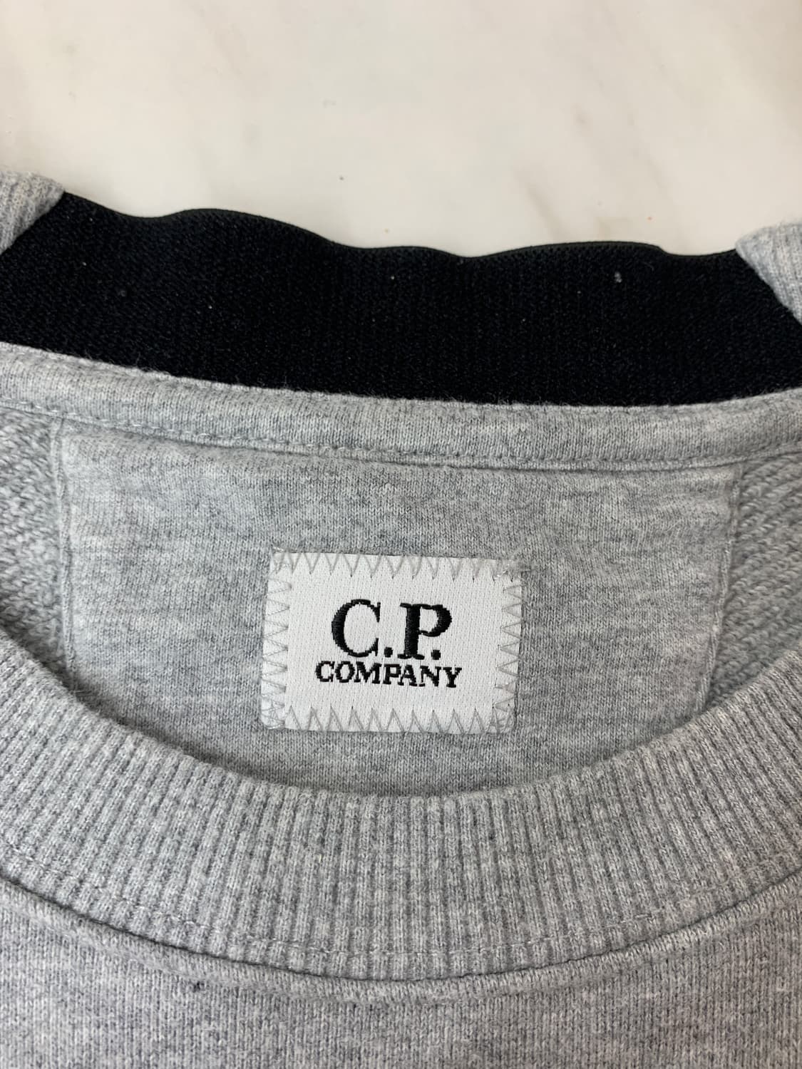 CP컴퍼니 그레이 맨투맨 95사이즈 S급상태 상품이미지3
