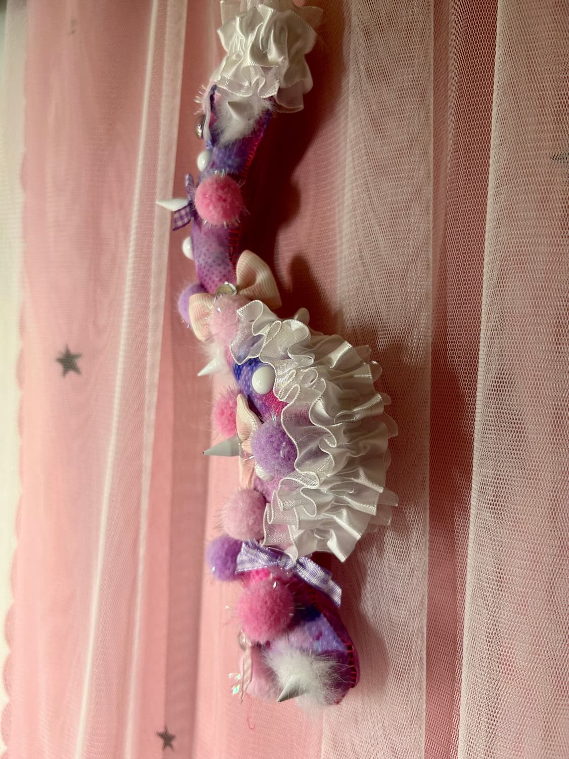 ･:*+. 핸드메이드 대왕 프릴 우주 보라색 지렁이 키링 상품이미지3