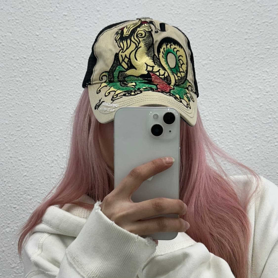 에드하디 y2k 타투 자수 베이지 메쉬캡 상품이미지1