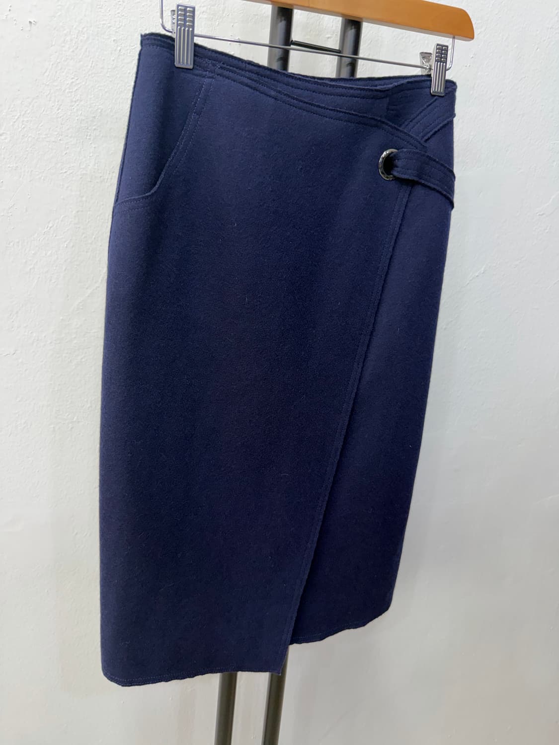 매장판정품) 메릴링 이태리 21ss 랩 스타일 네이비 스커트 38 상품이미지2