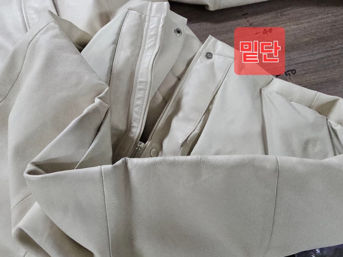 셀렙샵  아이보리 후드 양가죽 롱 구스패딩 코트  55 상품이미지8