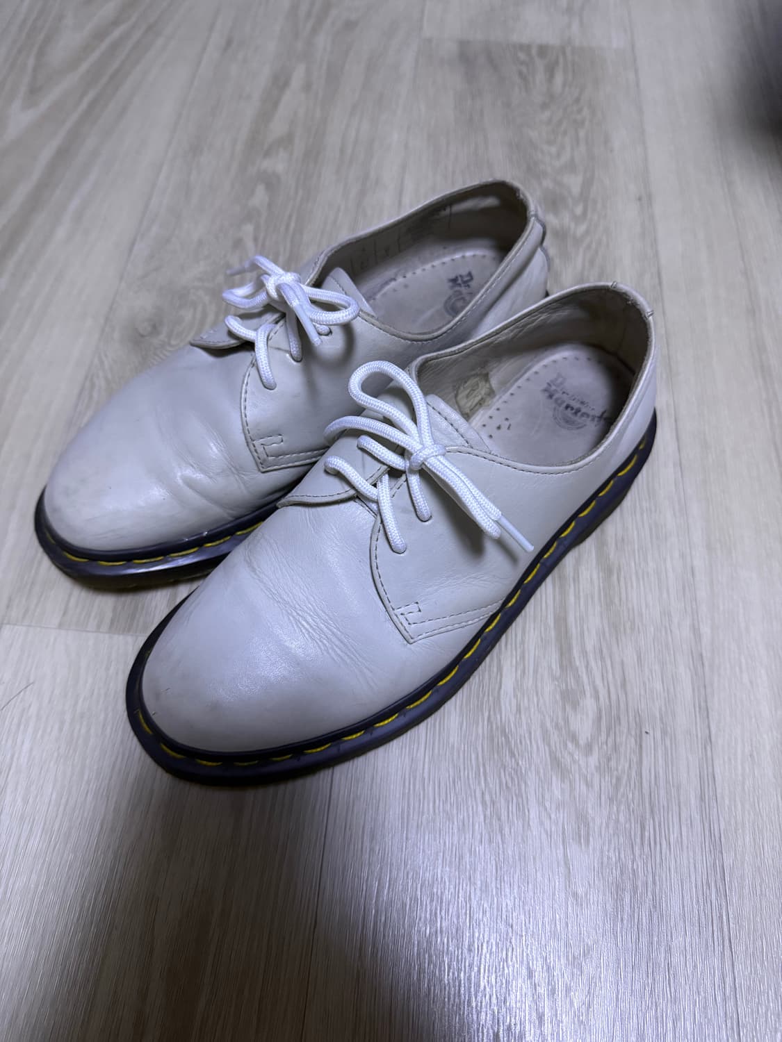 닥터마틴 3홀 화이트 230 상품이미지1