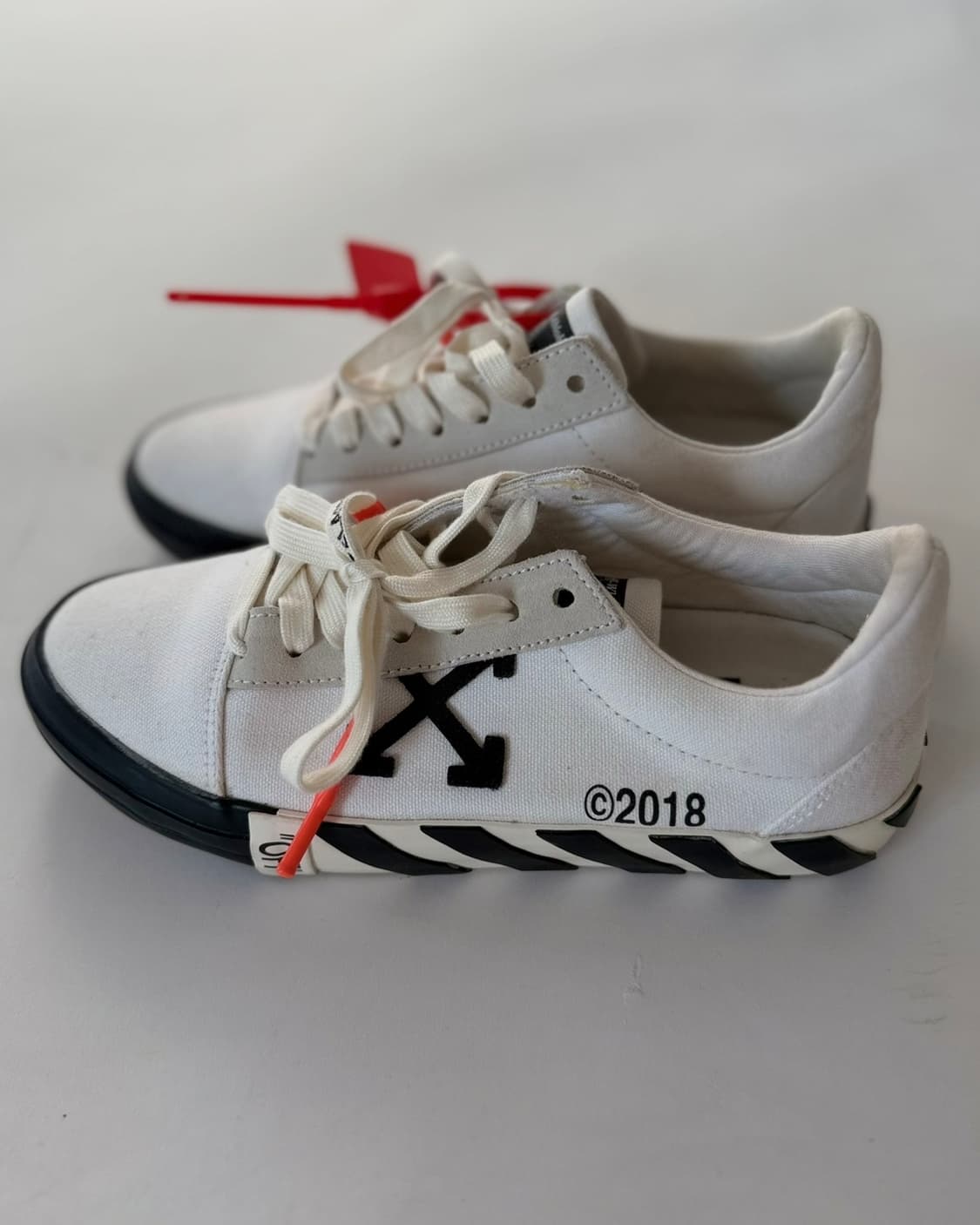 오프화이트 로우 벌크 스니커즈 화이트 상품이미지2