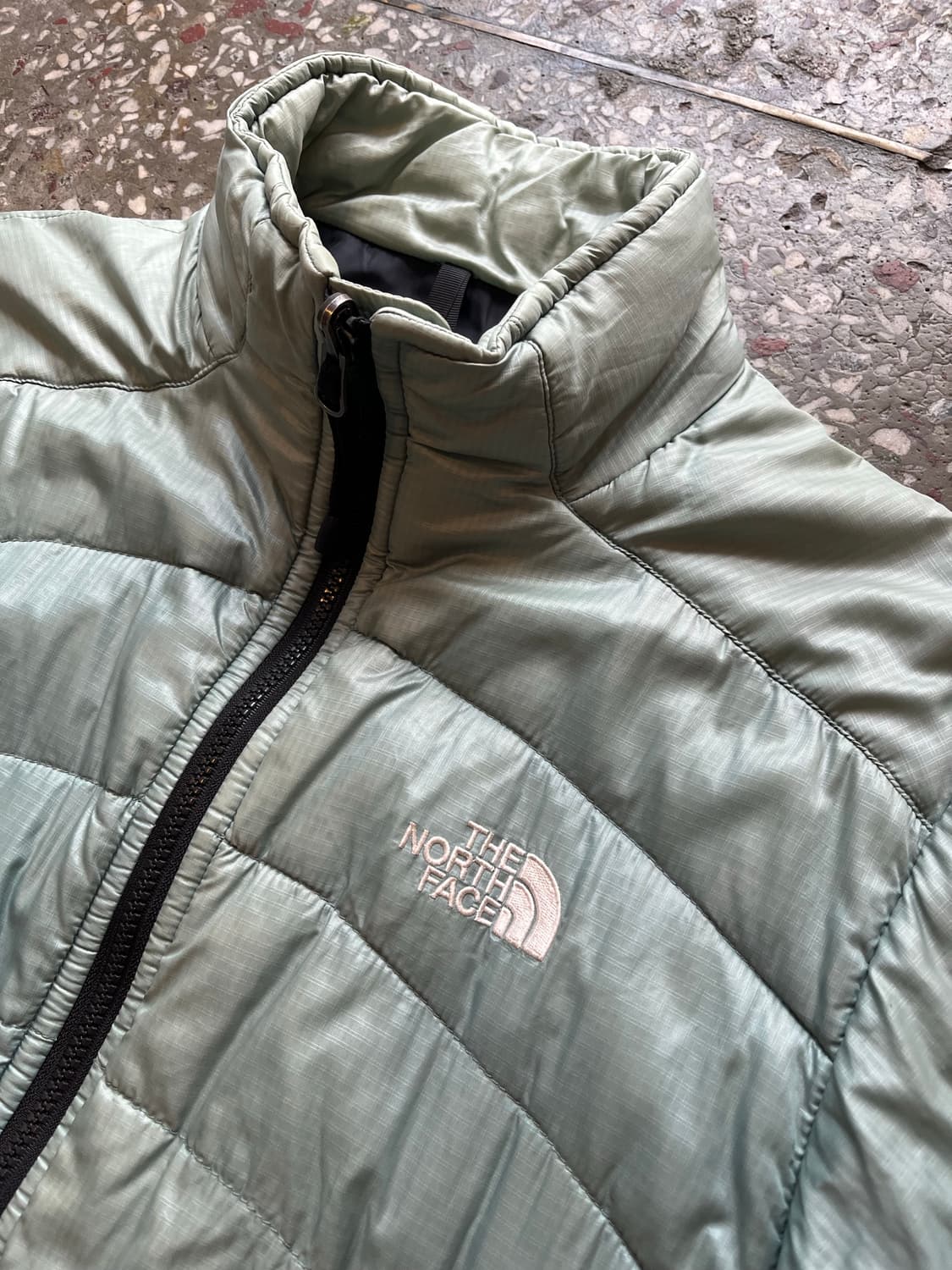 노스페이스 센터로고 세이지그린 경량패딩 상품이미지6