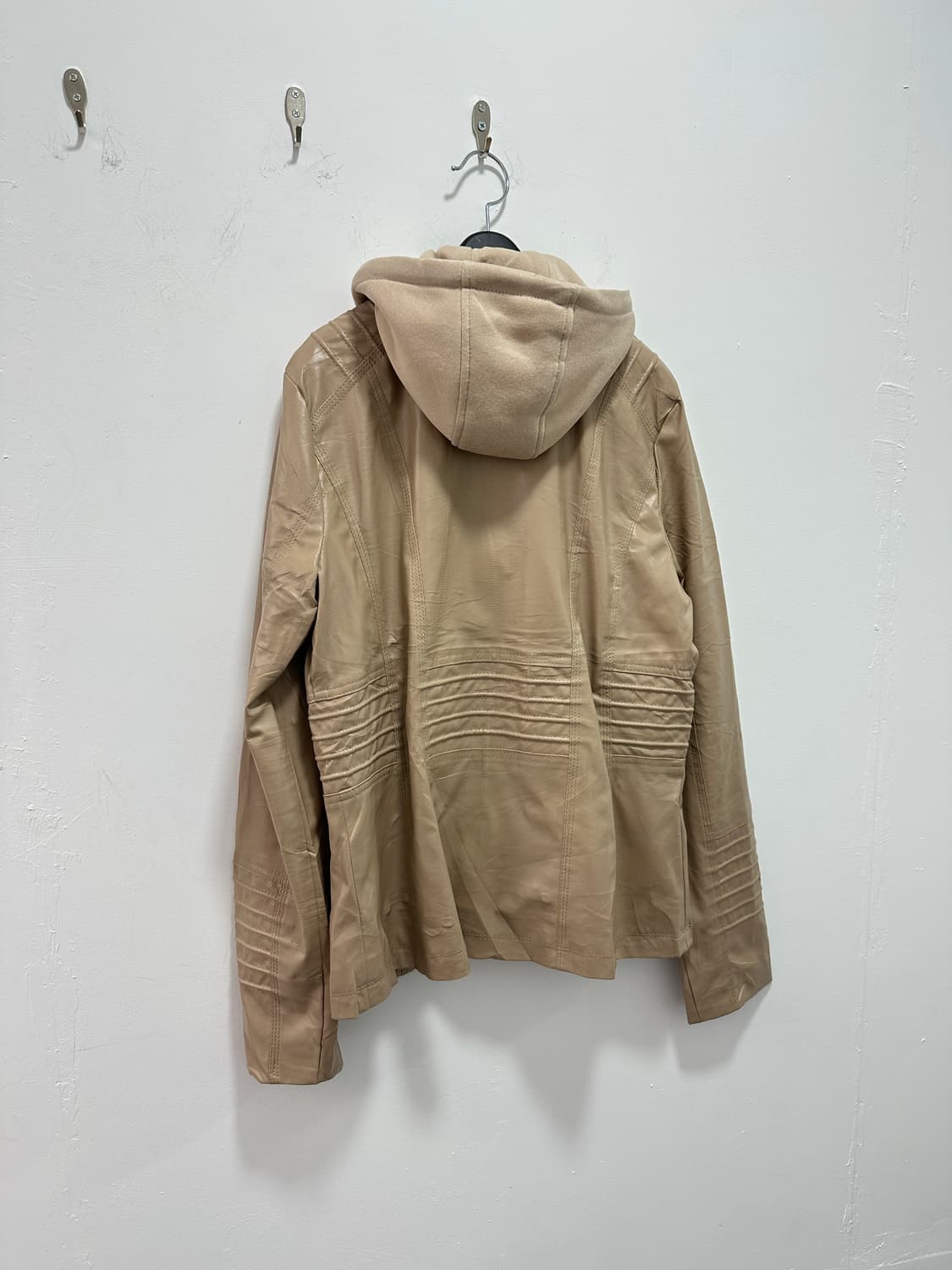 Beige hood layered fake leather motor ja 상품이미지10