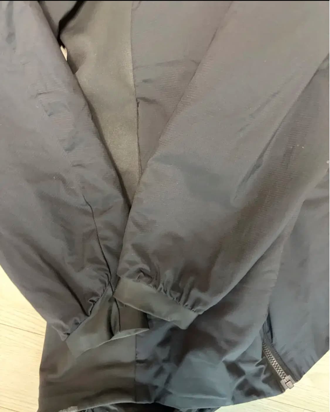 아크테릭스 아톰 lt M 사이즈  블랙 색상  크림 새상품 58-65만원 상품이미지5