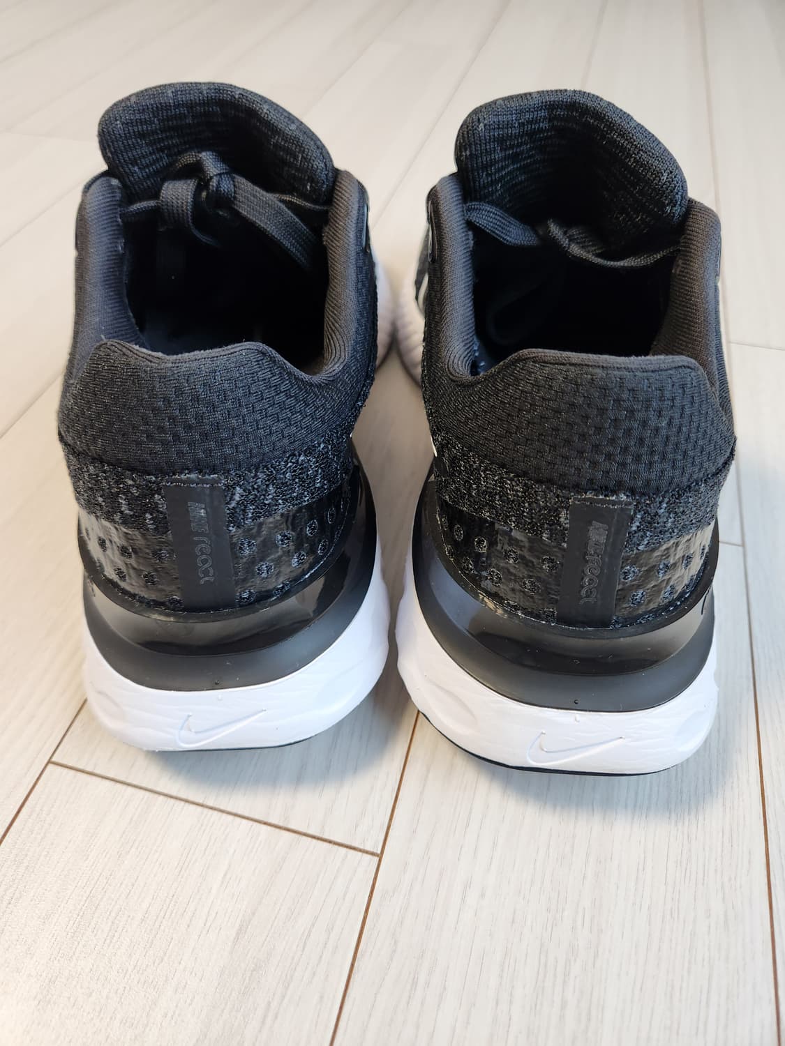 새상품급)나이키 운동화 리액트 인피니티 런 플라이니트3 DH5392-00 상품이미지3