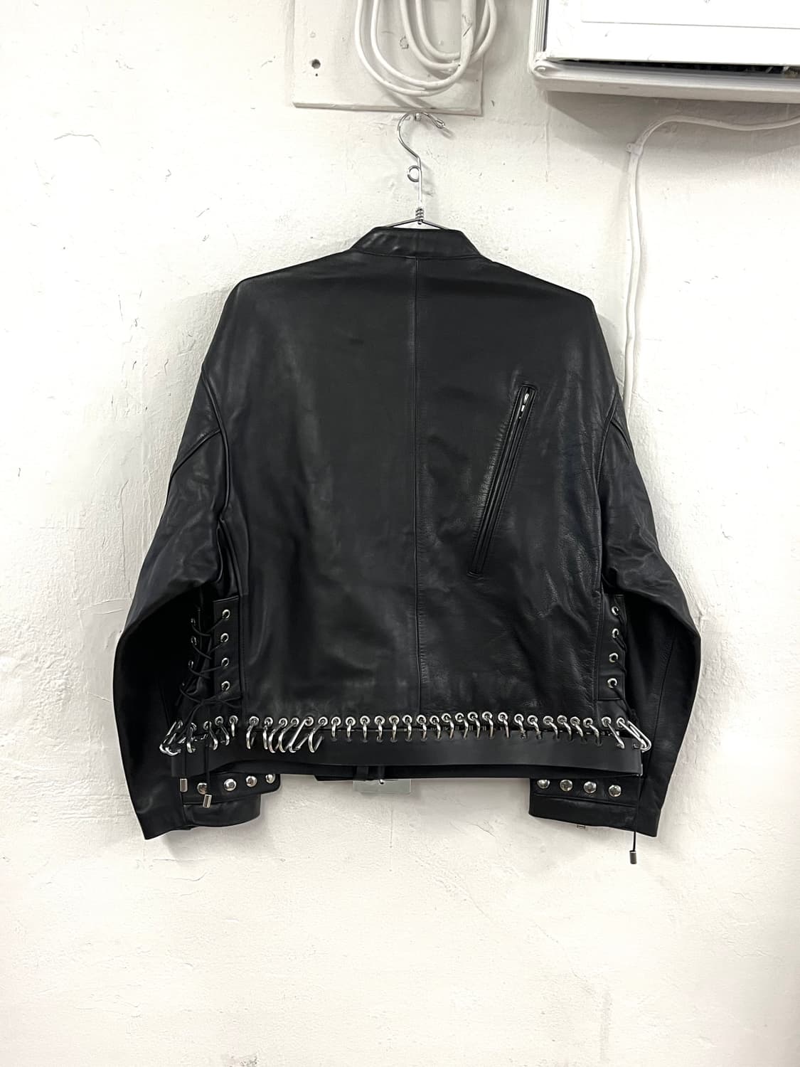 쵸포바 로위나 2023AW 런웨이 카라비나 레더 자켓 상품이미지10