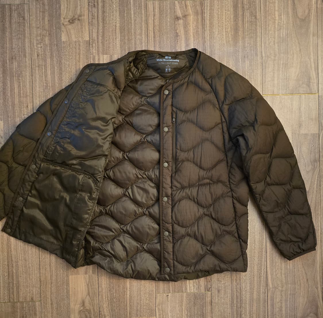 유니클로 화이트 마운티니어링 울트라 라이트 다운 M 상품이미지2