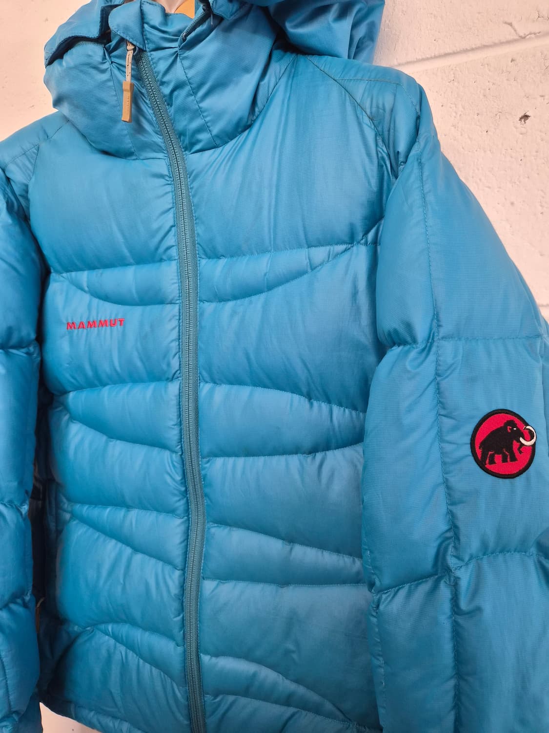 S) 마무트 구스다운 경량패딩 팝니다 상품이미지3