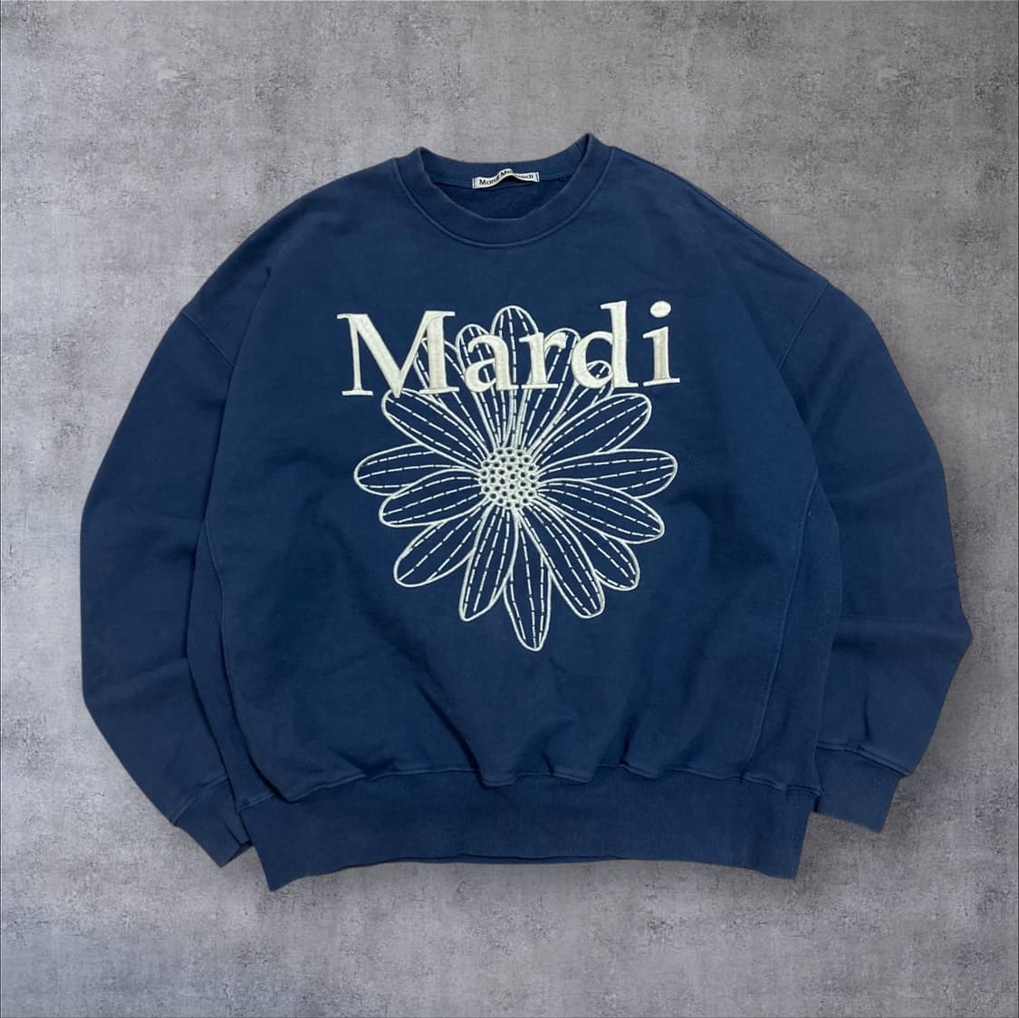 마르디 메크르디 플라워 빅로고 블루 맨투맨 상품이미지1