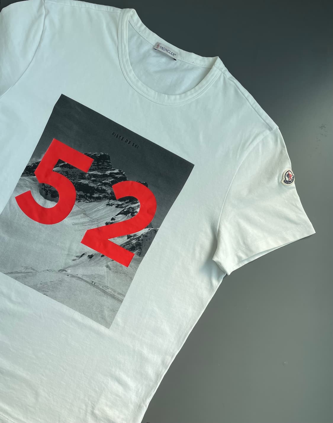 [L] 몽클레어 마운틴 프린팅 와펜 패치 반팔 티셔츠 상품이미지4
