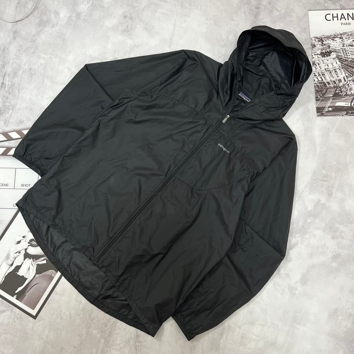 파타고니아 로고 바람막이 자켓 블랙 상품이미지1