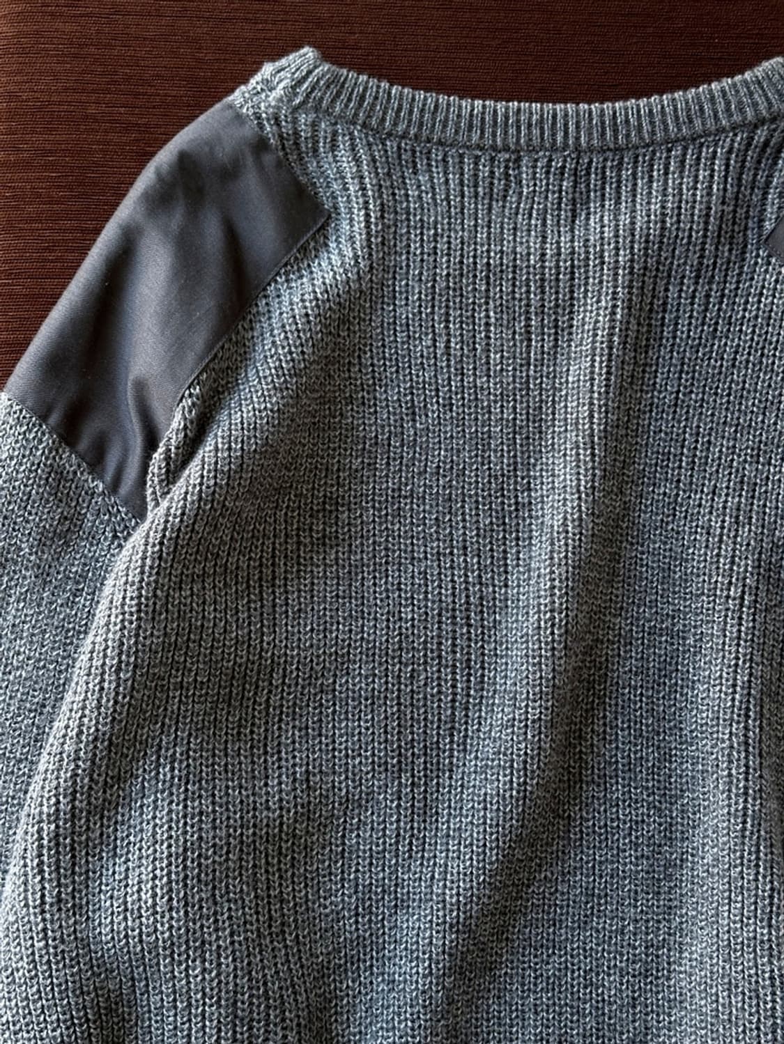 Patch design over knit P/O 상품이미지5