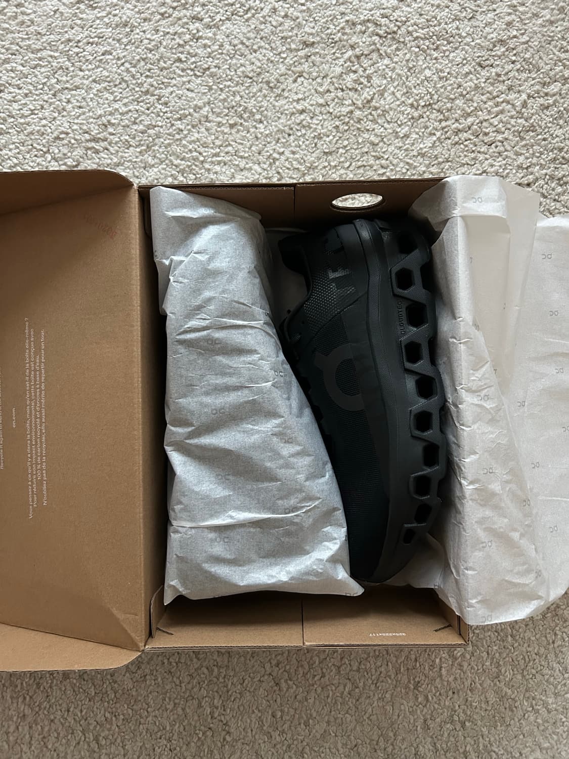 (새제품) 온러닝 / 클라우드몬스터 올블랙 275 상품이미지1