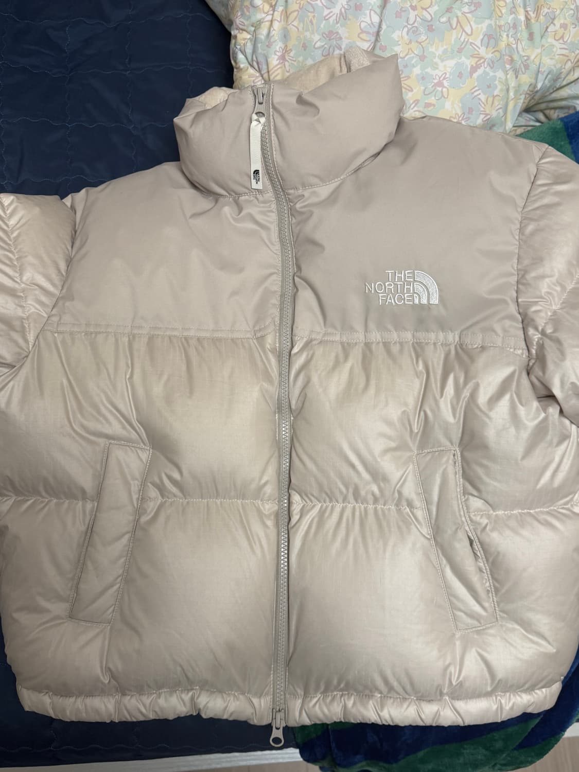 [L] 노스페이스 화이트 라벨 노벨티 눕시 다운 자켓 크림 베이지 상품이미지1
