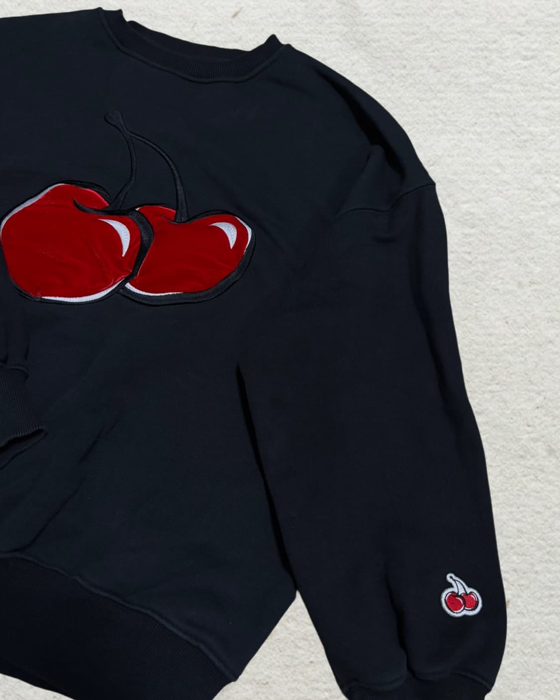 KIRSH 빅체리 벨벳 아플리케 맨투맨 상품이미지4