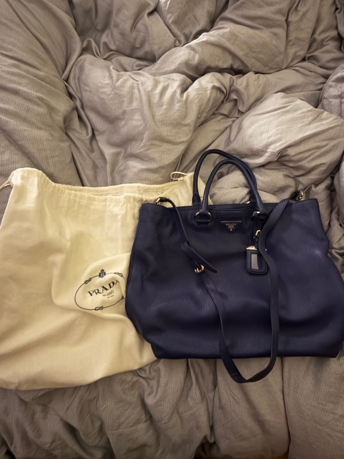 프라다 네이비 레더 토트백 상품이미지1