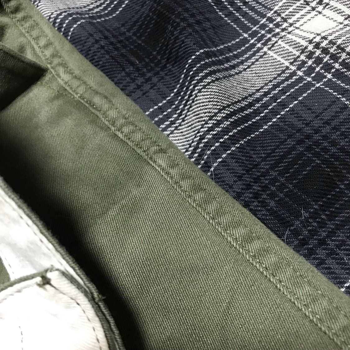 유니클로 재팬 라인 빈티지 레귤러 치노 팬츠 올리브  상품이미지6