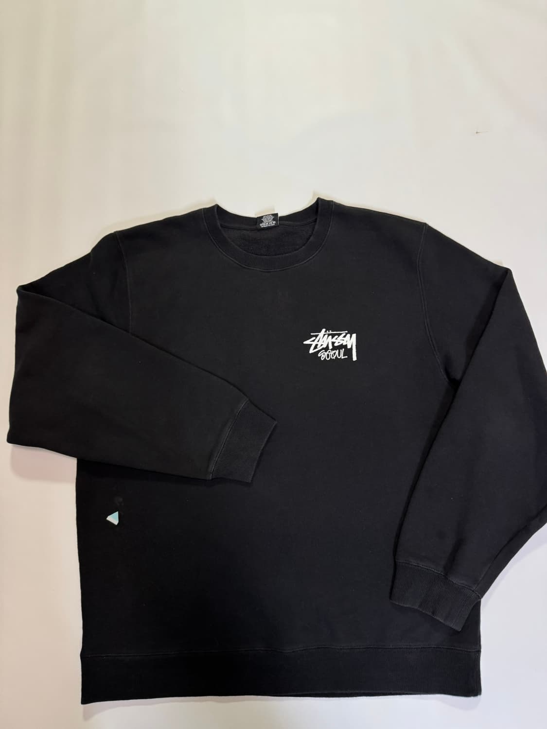 스투시 서울 검정 맨투맨(XL 사이즈) 상품이미지1