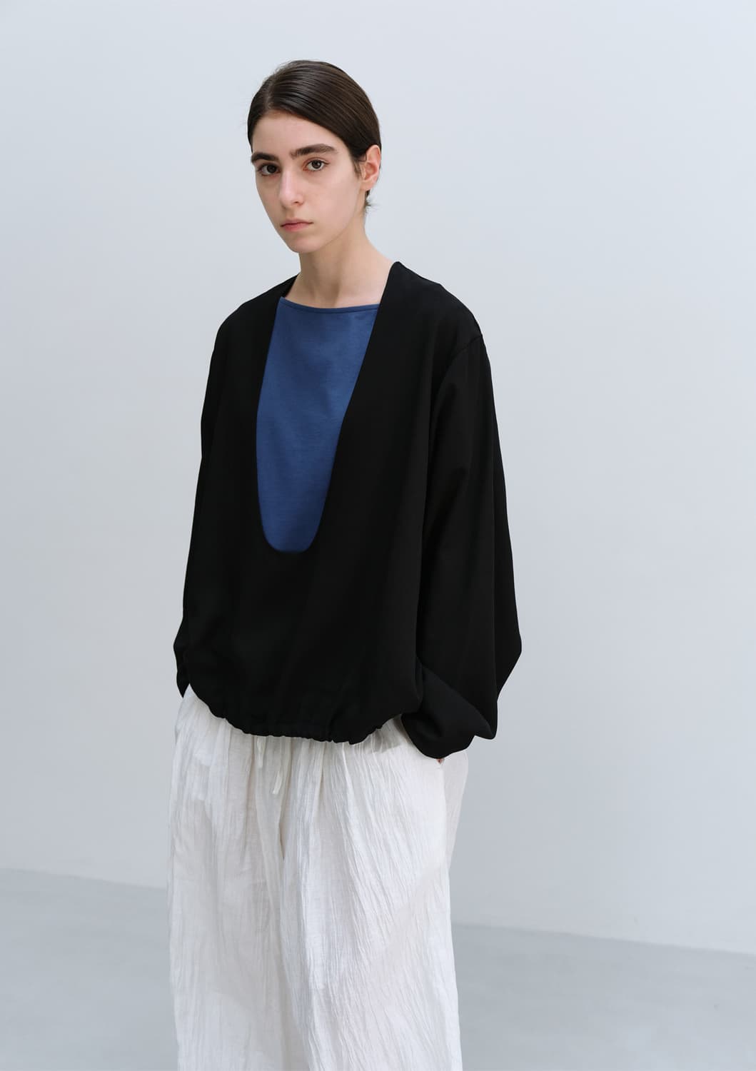 문달 Fluid Layered Top in Black 상품이미지3