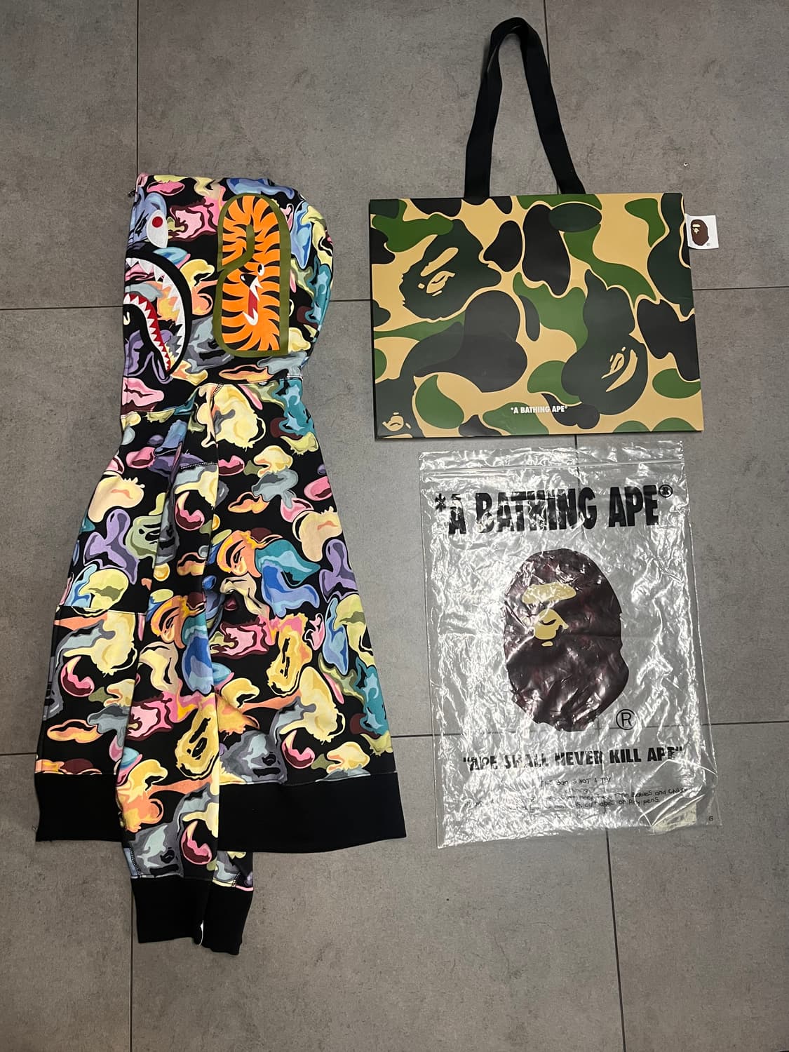 새상품급) 베이프 아트 카모 샤크 후드집업 상품이미지2