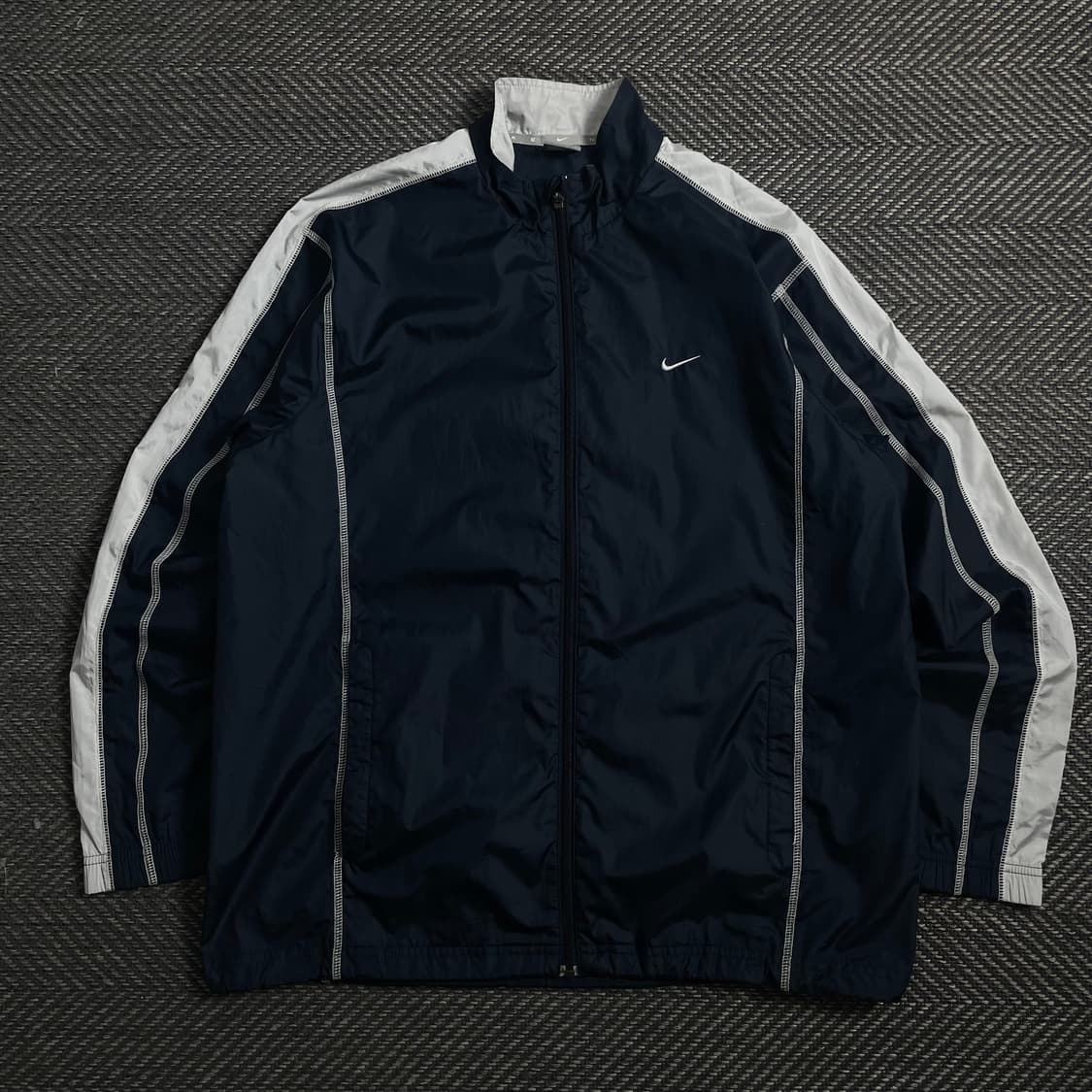 나이키 올드스쿨 빅로고 스티치 디테일 네이비 바람막이y 3947 상품이미지3