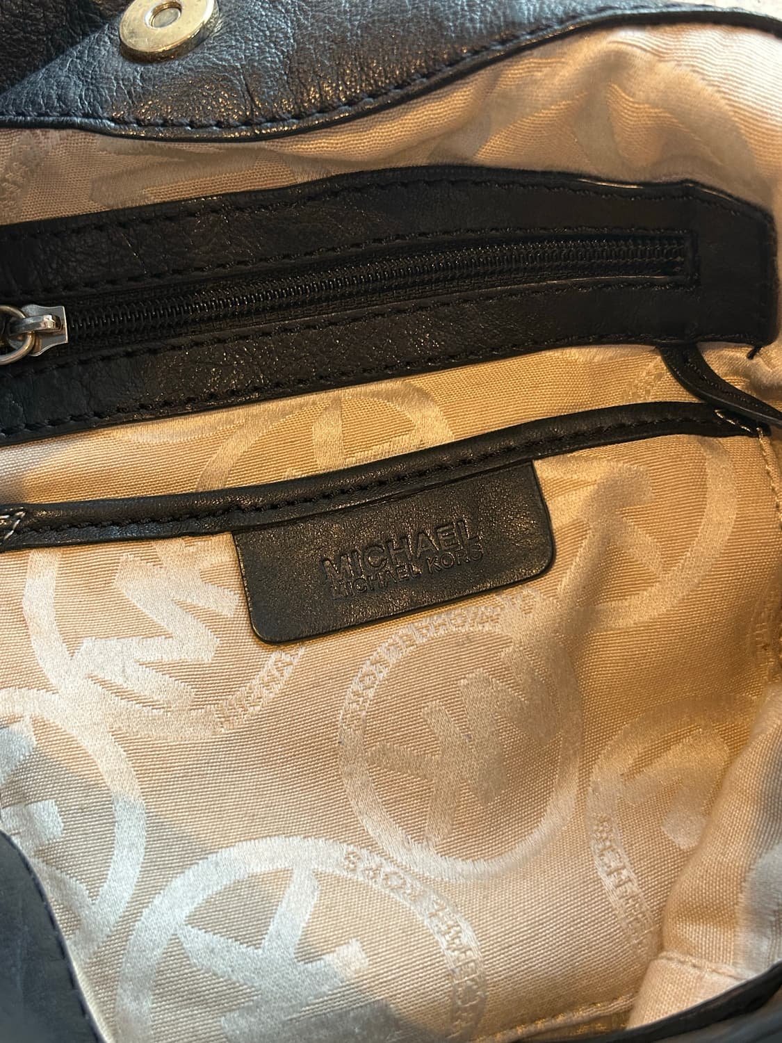 마이클코어스 레더 숄더백 상품이미지3