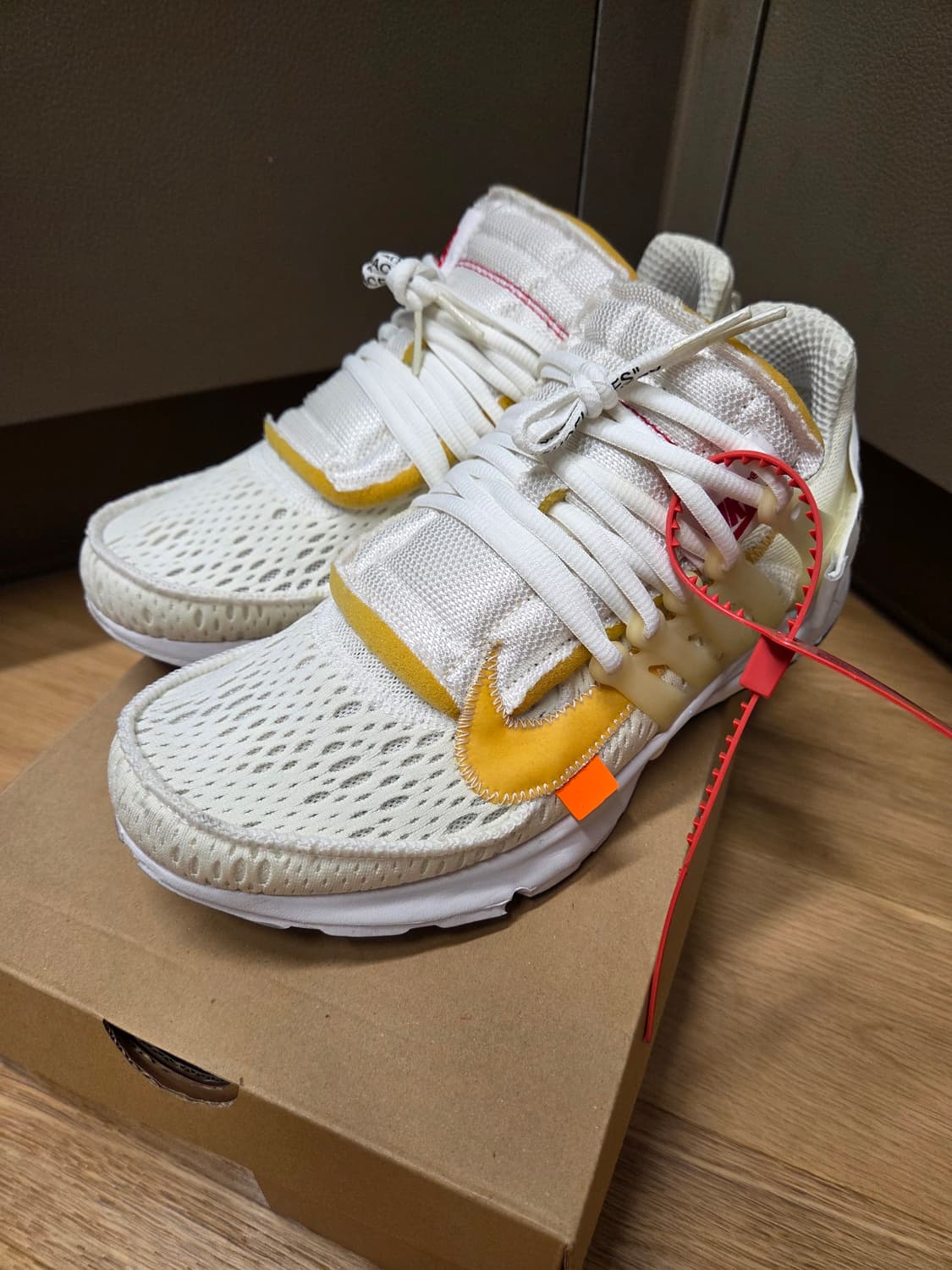 오프화이트 × 나이키 에어 프레스토 화이트 260 상품이미지1