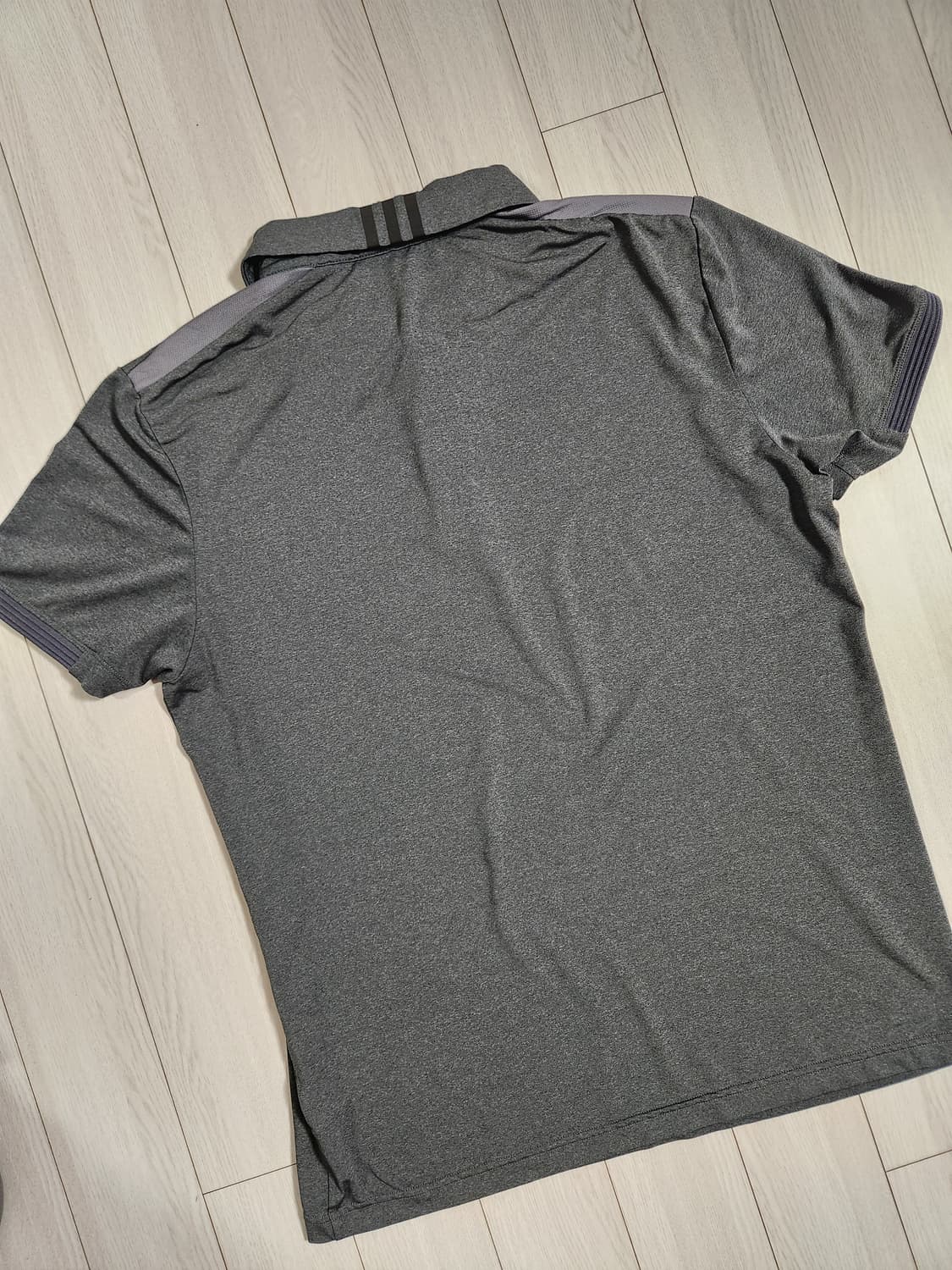 새상품급)아디다스 골프 카라 폴로티 사이즈L

오염 하자없이 깨끗해요^^ 상품이미지7