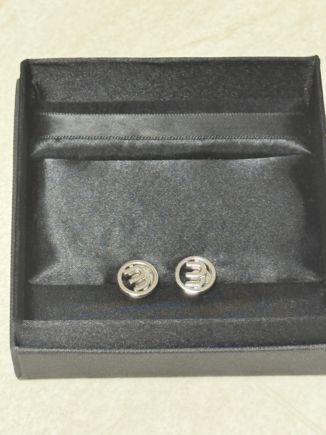 미우미우 귀걸이 미우미우 로고 귀걸이 상품이미지3