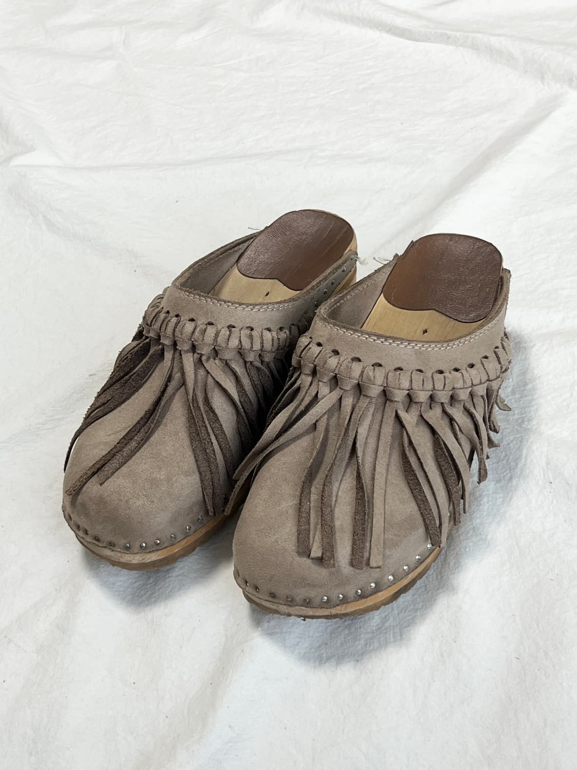 [36/235] 니들스 트로엔토프 스웨이드 프린지 클로그 상품이미지3