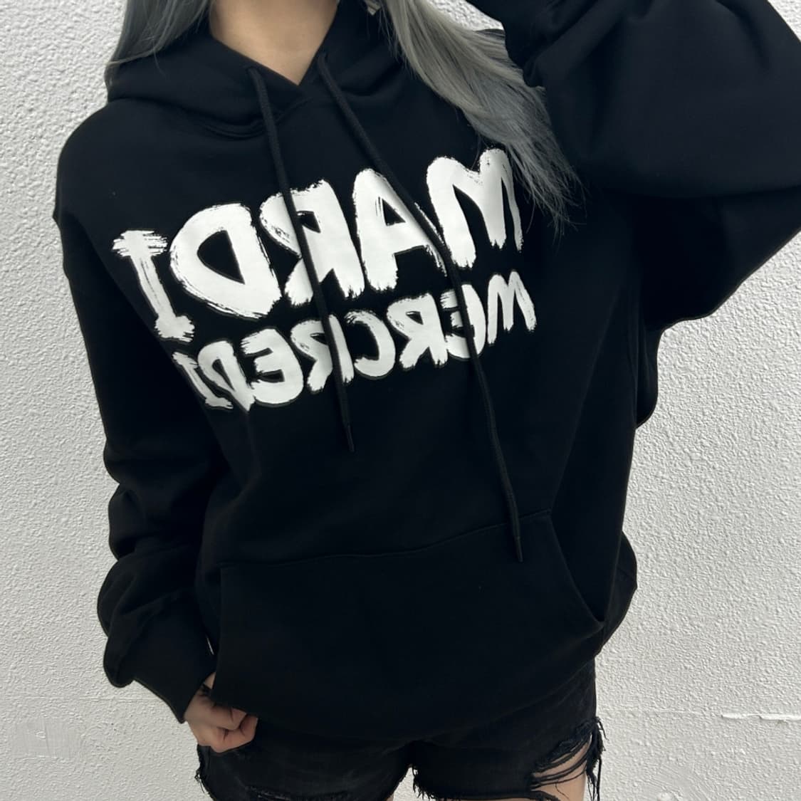 마르디 메르크디 센터 페인팅 로고 블랙 후드 상품이미지1