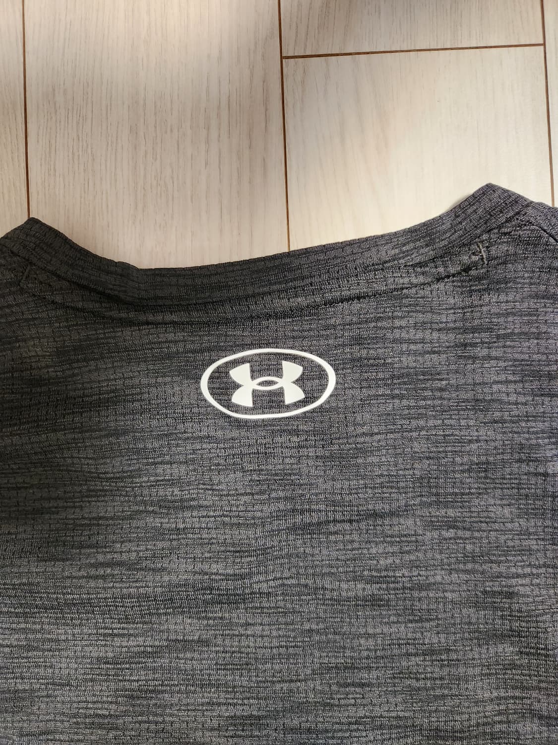 언더아머 기능성 반팔 티셔츠 블랙xl

오염 하자 없이 깨끗해요^^

세 상품이미지6