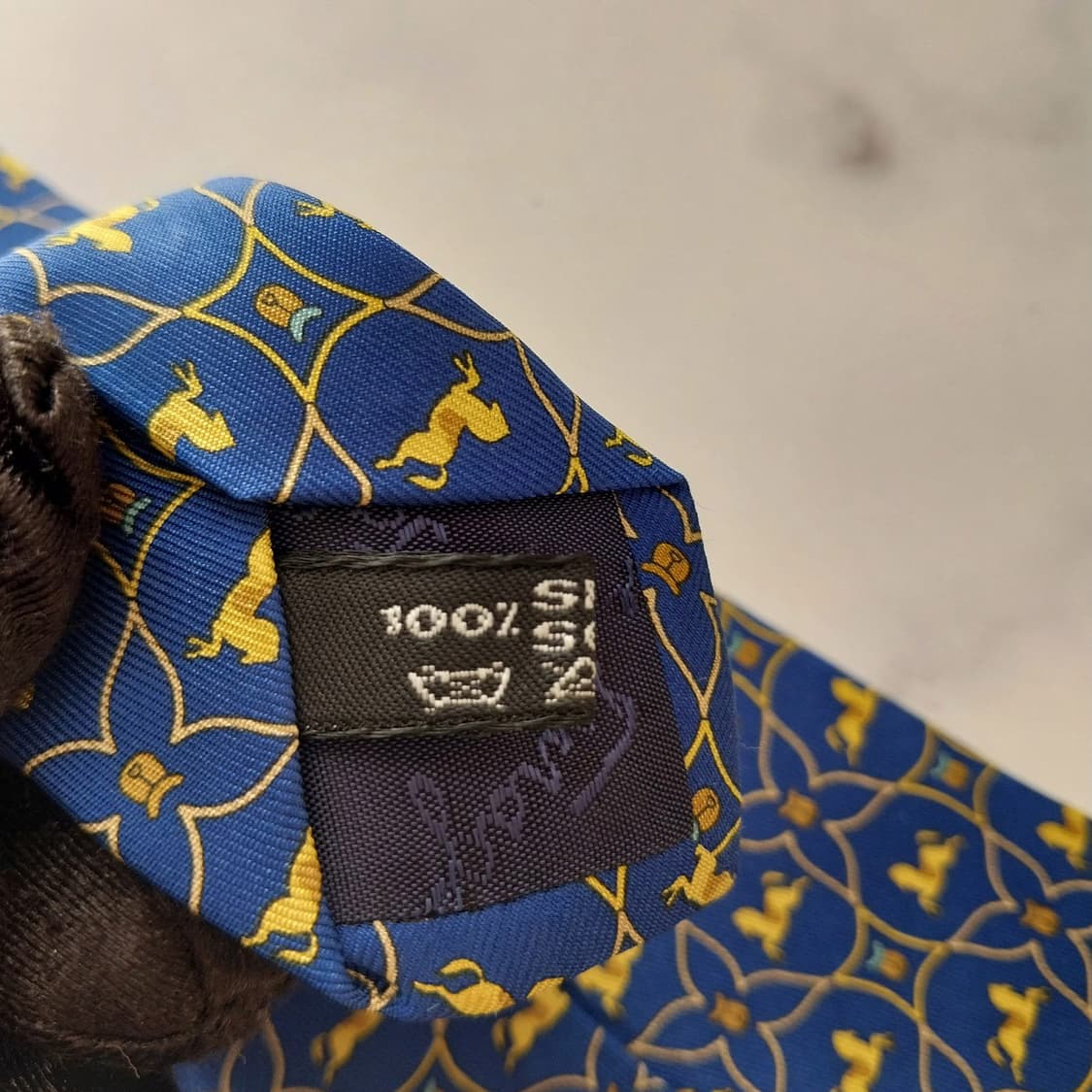 살바토레 페라가모 실크 블루 말 패턴 넥타이 10cm A등급 K1591
 상품이미지9