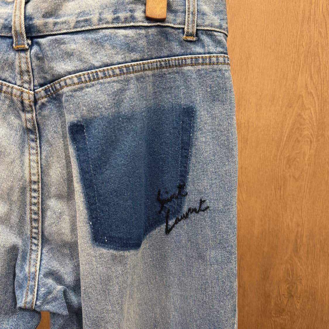 생로랑 파리 데님 팬츠 페이드 워싱 밑단 컷오프 마감 자수 디테일 연청 상품이미지6