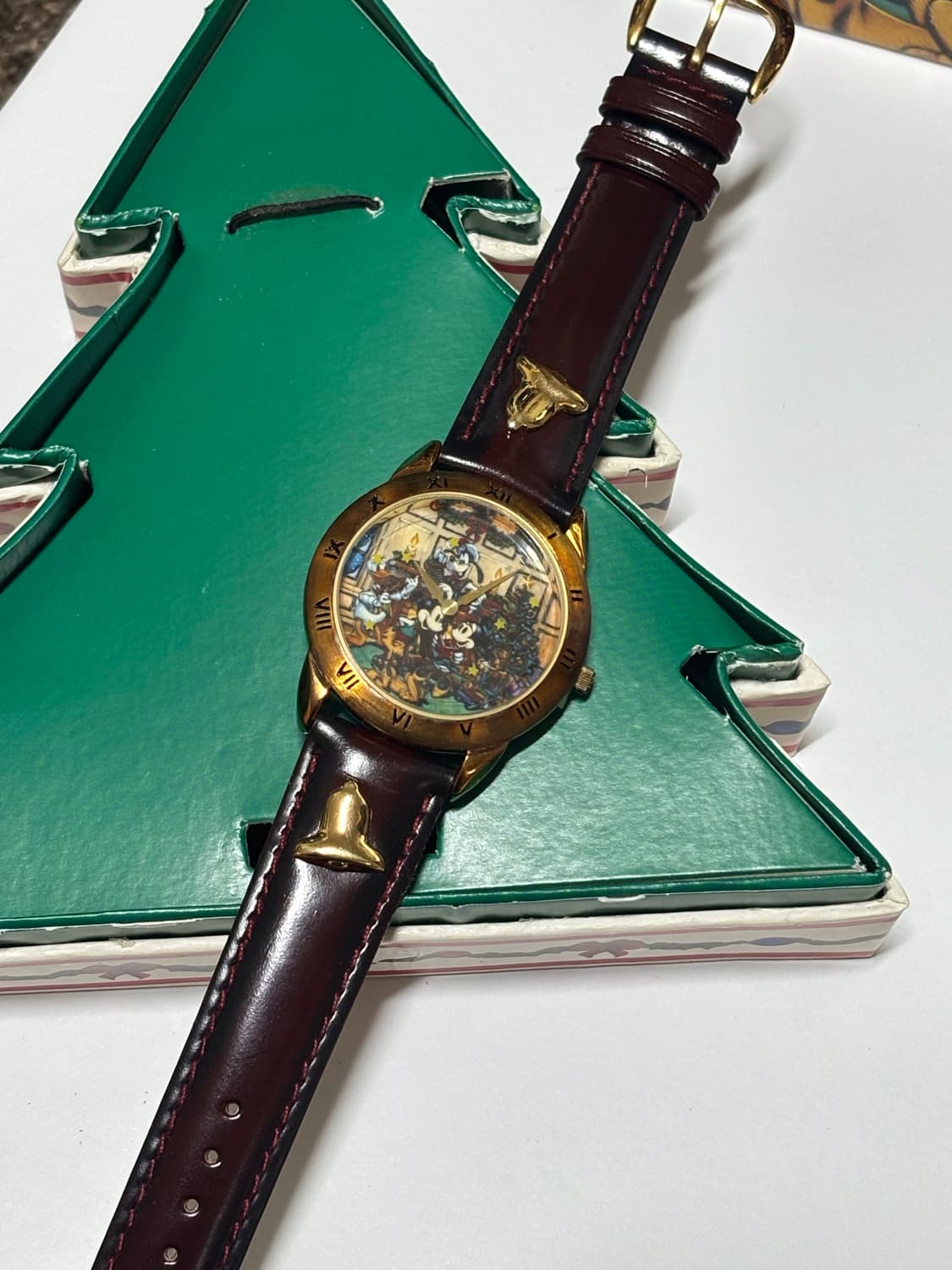 디즈니 스토어 미키마우스 크리스마스 한정 손목시계 한정 상품이미지1