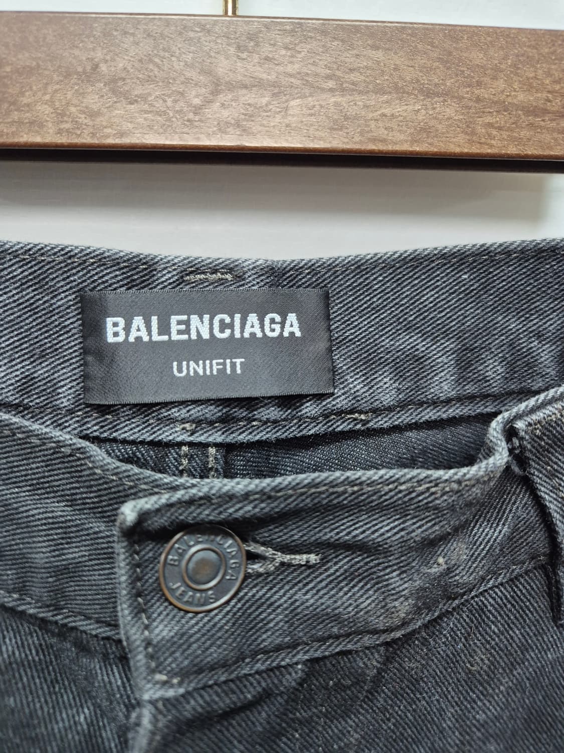 발렌시아가 배기 코티드 흑청바지 상품이미지3