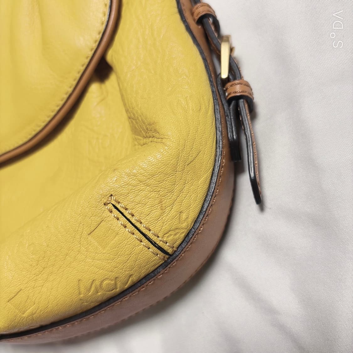MCM 옐로우 숄더겸 크로스백 상품이미지3