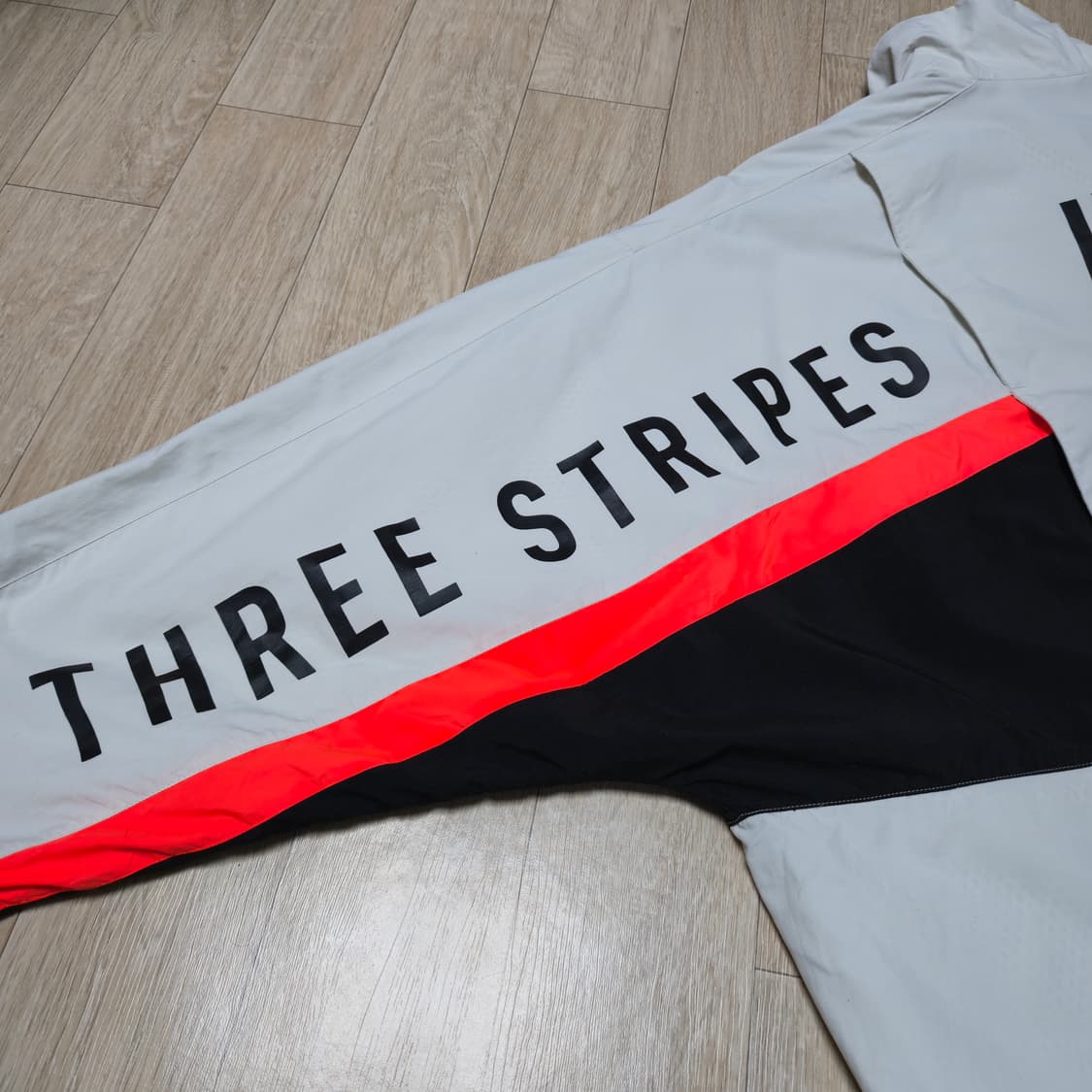 아디다스 THREE STRIPES 바람막이 L 상품이미지8