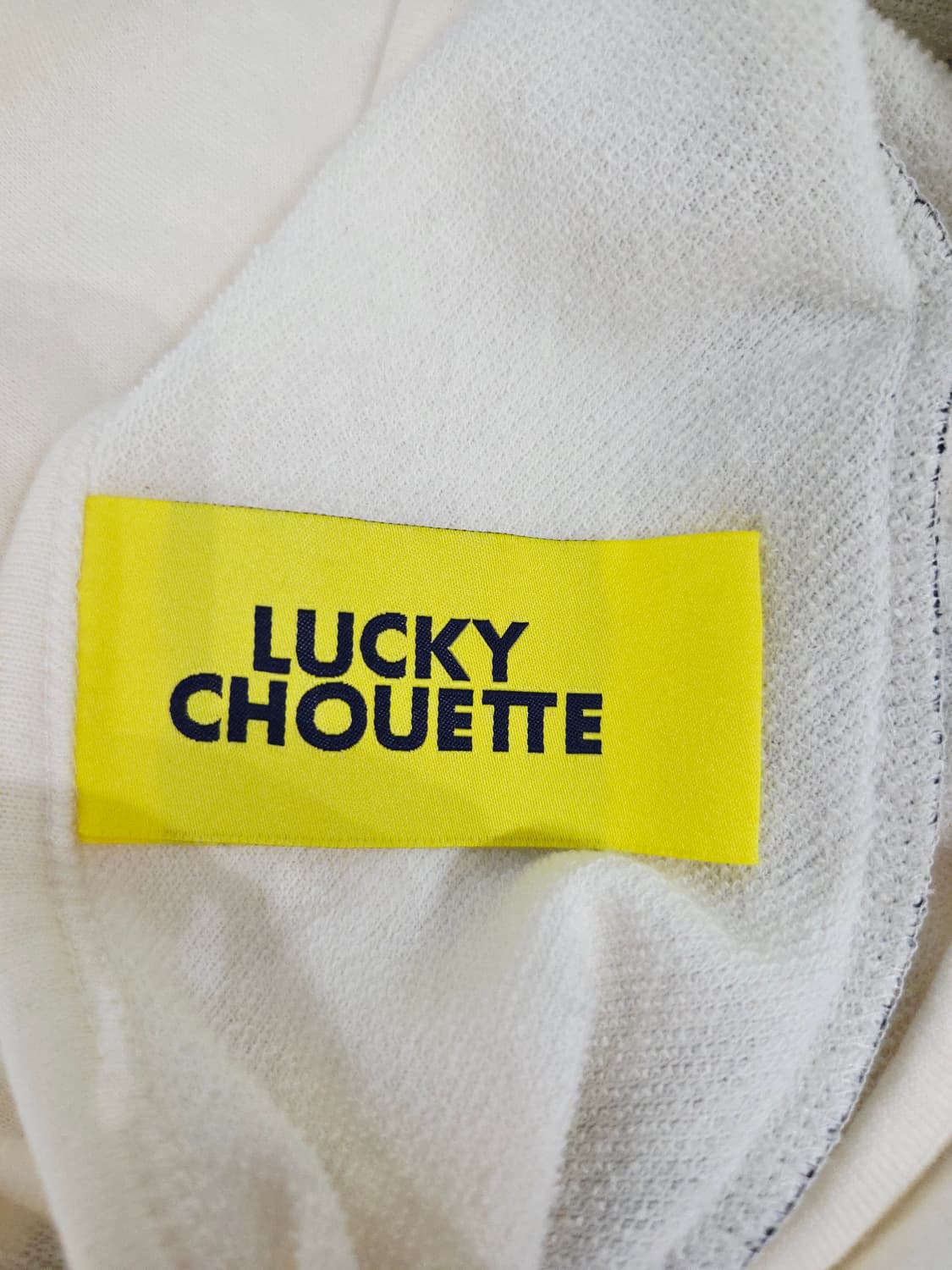 럭키슈에뜨 유니크 프릴 맨투맨 티셔츠 상품이미지7