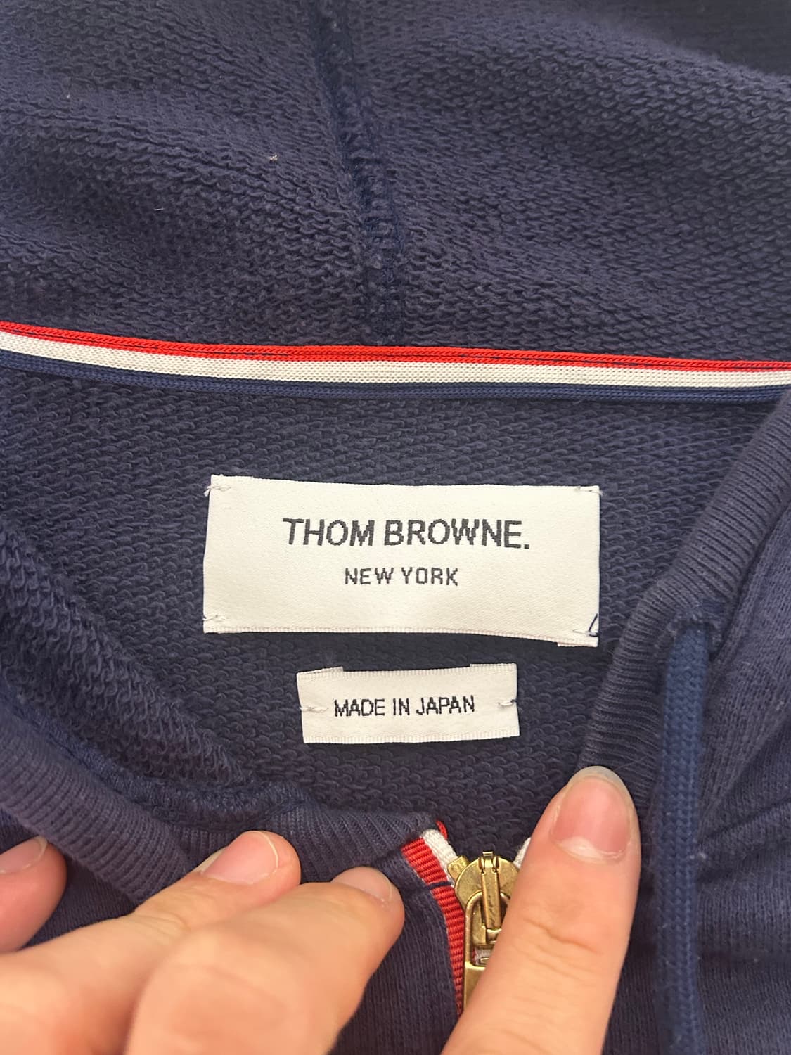 톰 브라운 엔지니어드 사선 후드 집업 네이비 상품이미지3